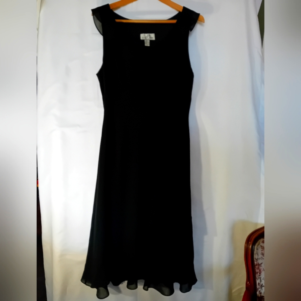 Lori Ann Montreal black midi dress size 12